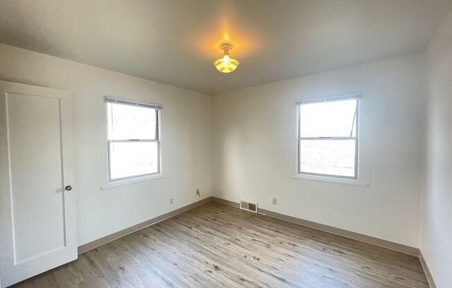 2 beds, 1 bath, $1,300