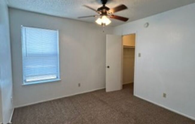 2 beds, 1.5 baths, 1,084 sqft, $950, Unit 0403