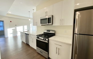 3 beds, 2 baths, $4,000, Unit 401