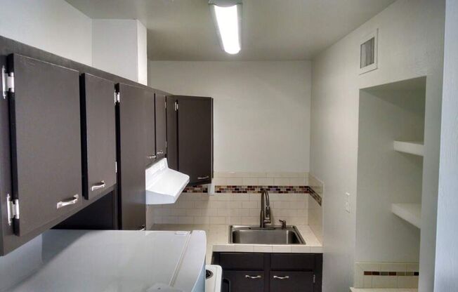 1 bed, 1 bath, 503 sqft, $999, Unit 12