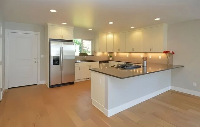 Spacious 5-Bedroom Home for Rent in the Maple Leaf Community