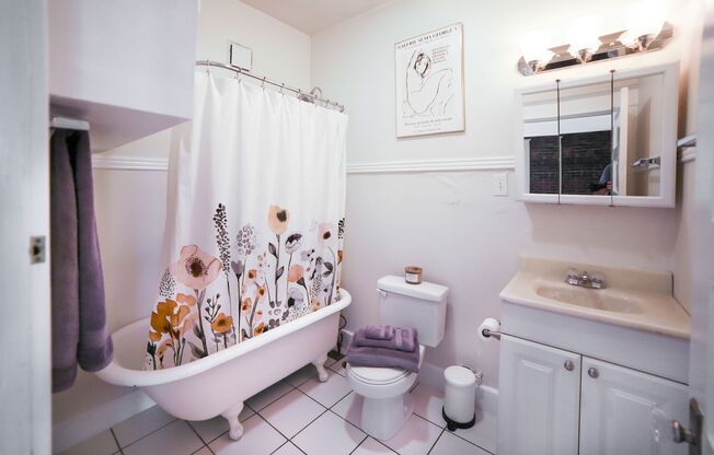 1 bed, 1 bath, 720 sqft, $1,950, Unit G