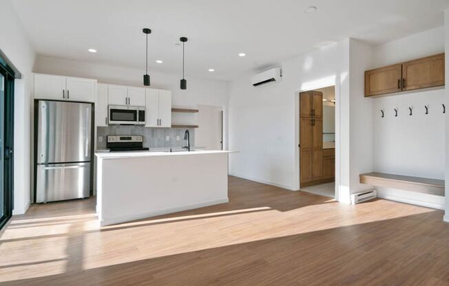 2 beds, 2 baths, 966 sqft, $2,600, Unit 418