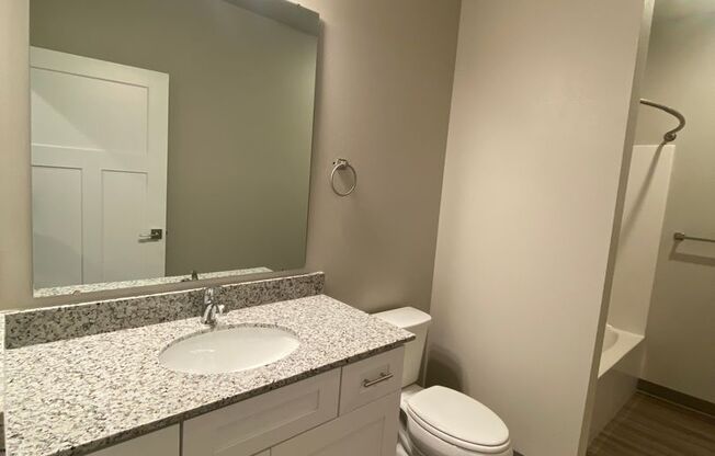 Studio, 1 bath, 562 sqft, $1,125, Unit 109