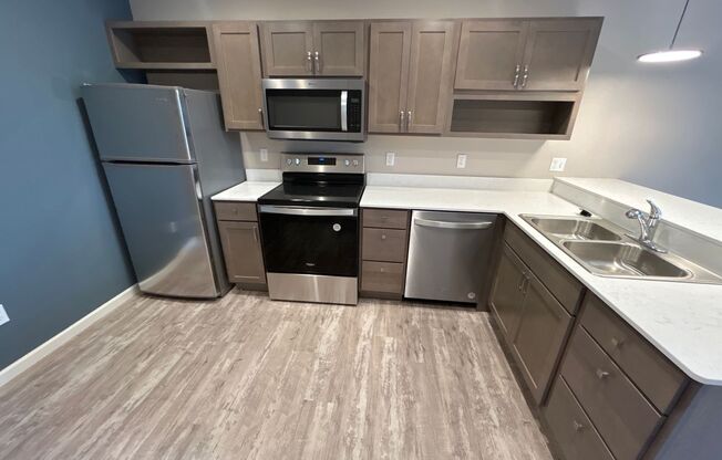 Studio, 1 bath, 500 sqft, $995, Unit 03