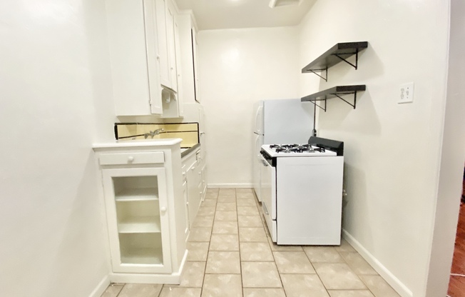 608 S Dunsmuir Ave