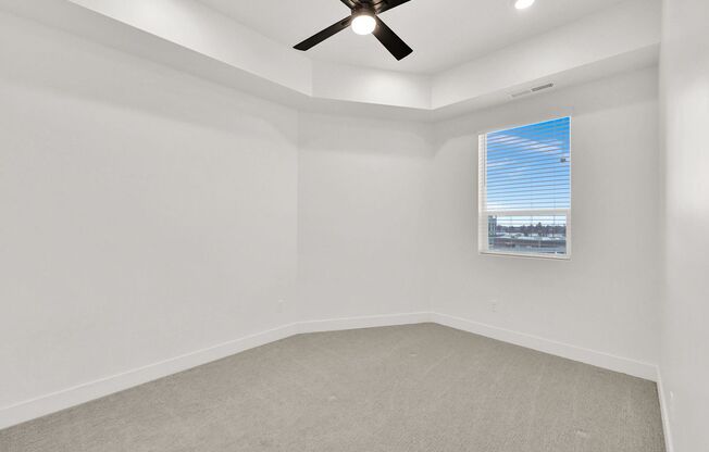 2 beds, 1 bath, $1,300, Unit 214