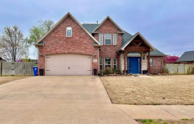 4 BD Bentonville Home in Wildwood Subdivision