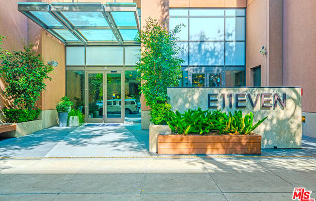 1 bed, 1 bath, 960 sqft, $2,700, Unit 714