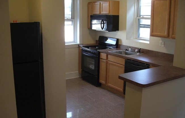 3 beds, 1 bath, 1,425 sqft, $1,625, Unit 4839-C2