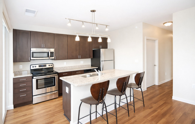 2 beds, 2 baths, 967 sqft, $2,000, Unit 101