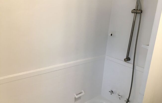 2 beds, 1 bath, 962 sqft, $1,475, Unit 3C