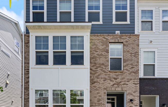 Modern Potomac Shores Home with Resort-Style Amenities