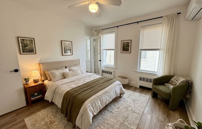 Studio, 1 bath, 420 sqft, $1,850, Unit 90 Win #03