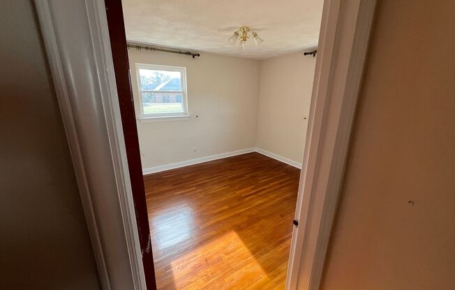 3 beds, 1 bath, $1,550