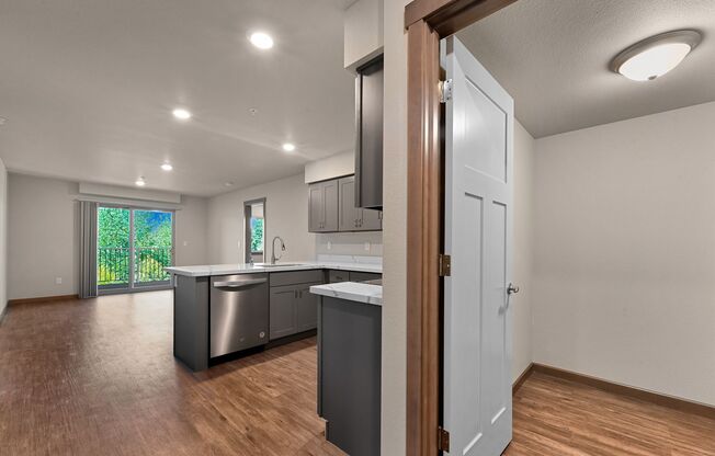 3 beds, 2 baths, 1,000 sqft, $2,150, Unit Unit 401