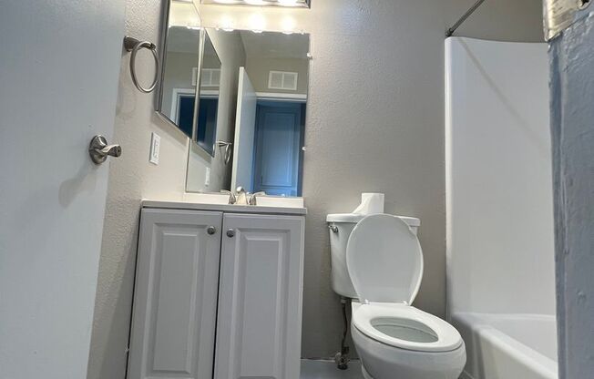 2 beds, 1 bath, 633 sqft, $2,395, Unit 11