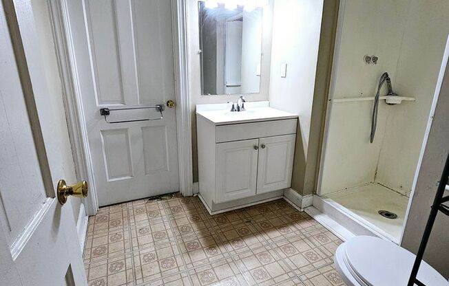 Studio, 1 bath, $825, Unit 22