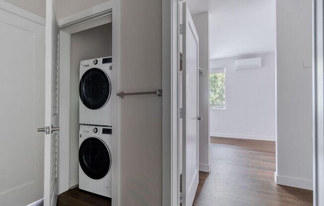 1 bed, 1 bath, $2,275, Unit 403