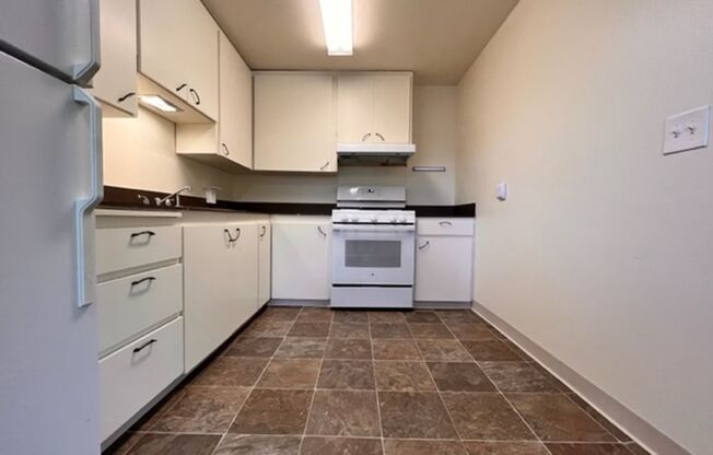 1 bed, 1 bath, 635 sqft, $1,095, Unit 598-6