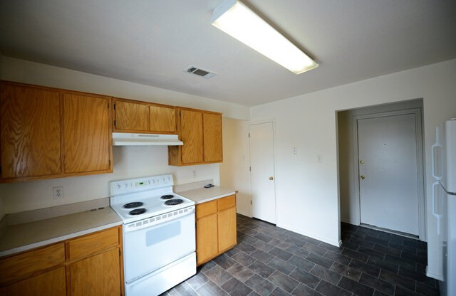 3 beds, 2 baths, $1,400