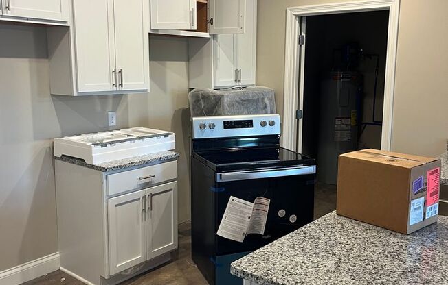 1 bed, 1 bath, 798 sqft, $930