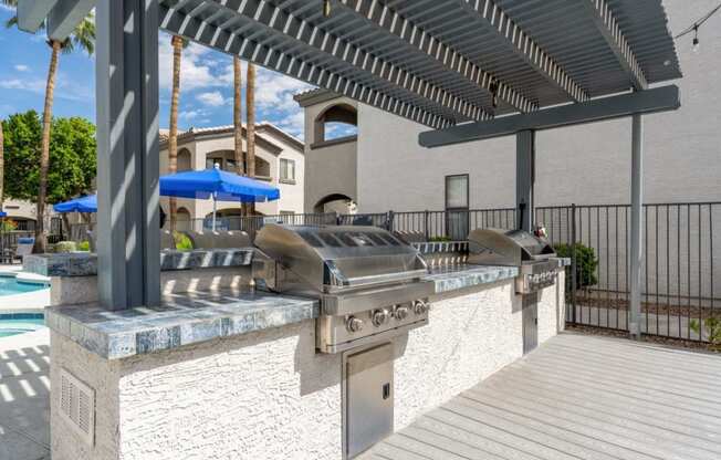 Bayside Apartments Poolside Patio with BBQ's