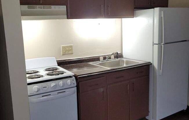 1 bed, 1 bath, 650 sqft, $650, Unit Unit 13