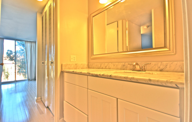 1 bed, 1 bath, $2,795, Unit # J-105