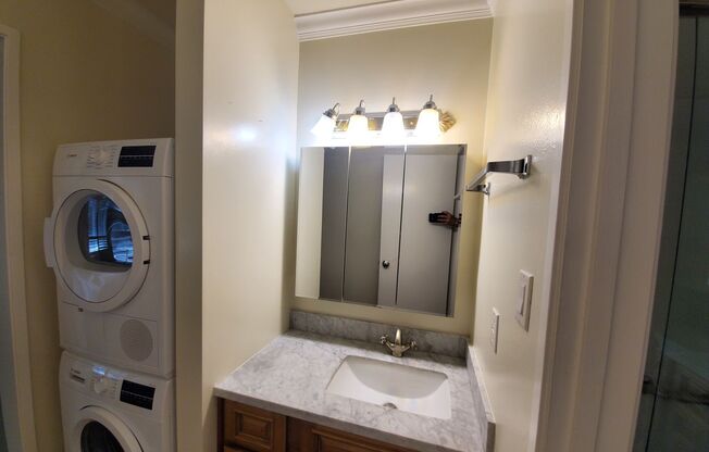 Pet friendly Woodlake townhouse
