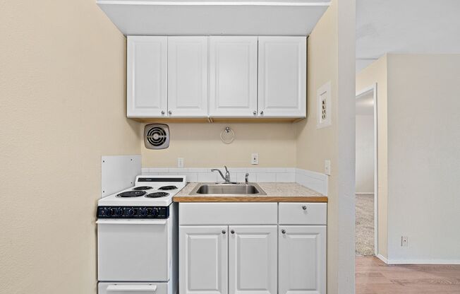 1 bed, 1 bath, 500 sqft, $1,545, Unit 13