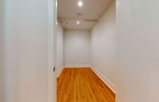 Studio, 1 bath, 373 sqft, $1,650, Unit 002