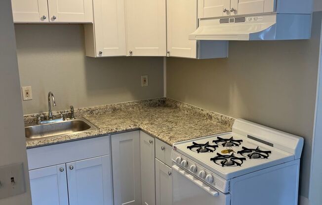 2 beds, 1 bath, $1,685, Unit 6-2 Gorman Ave.