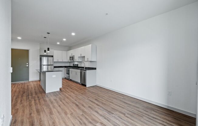 1 bed, 1 bath, 835 sqft, $1,810, Unit 115