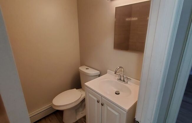 1 bed, 1 bath, $950, Unit A4