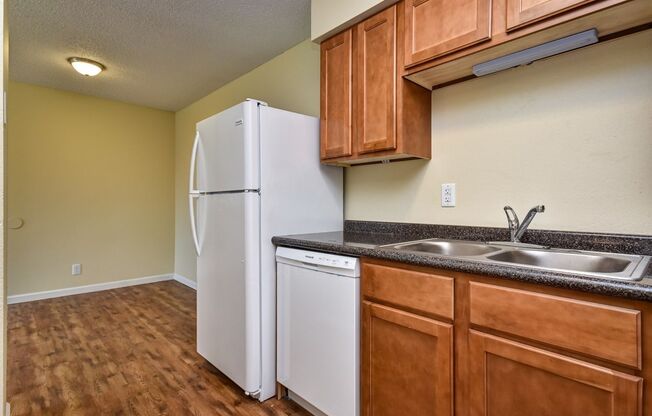 2 beds, 1 bath, 800 sqft, $895, Unit 05