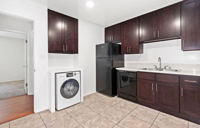 Washer and dryer combo at Parthenia Terrace Apartments