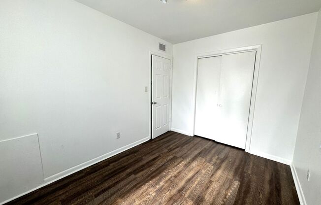 2 beds, 1 bath, $1,095