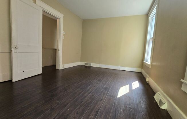 2 beds, 1 bath, $950, Unit Unit 2