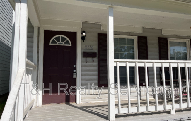 2114 WOODLAWN AVE