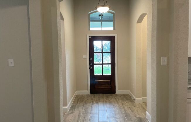 4 Bedroom in Gruene Field / 1 Mile to Gruene / Fridge / Fenced in Yard / CISD