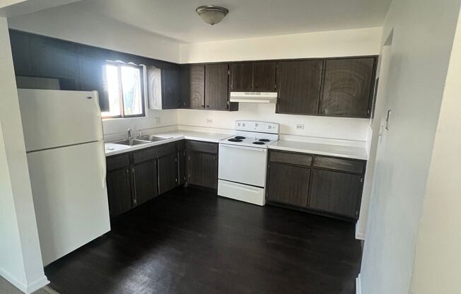 2 beds, 1 bath, $1,100, Unit Unit 5