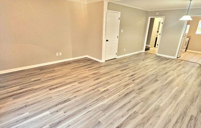 2 beds, 1.5 baths, 1,250 sqft, $975, Unit 2412 #3