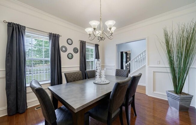 36 VANIRA AVE SE