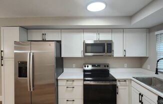 Beautiful Newly Renovated unit with 2 bedrooms and 2 baths in Buena Ventura Lakes.