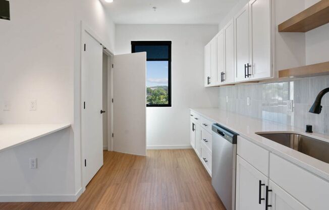 2 beds, 2 baths, 1,016 sqft, $2,550, Unit 502