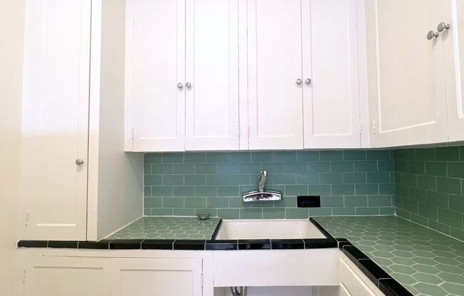 1 bed, 1 bath, 726 sqft, $1,550, Unit 407