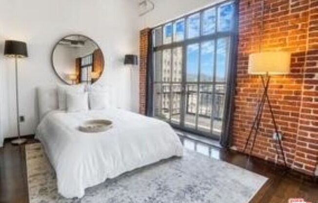 1 bed, 1 bath, 1,000 sqft, $5,000, Unit 905
