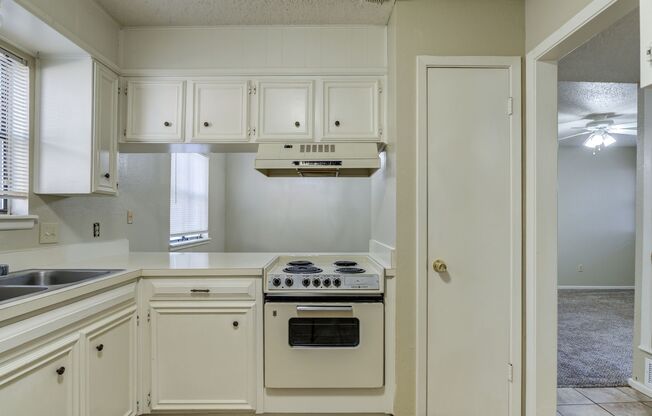 2 beds, 2 baths, 926 sqft, $737, Unit #29