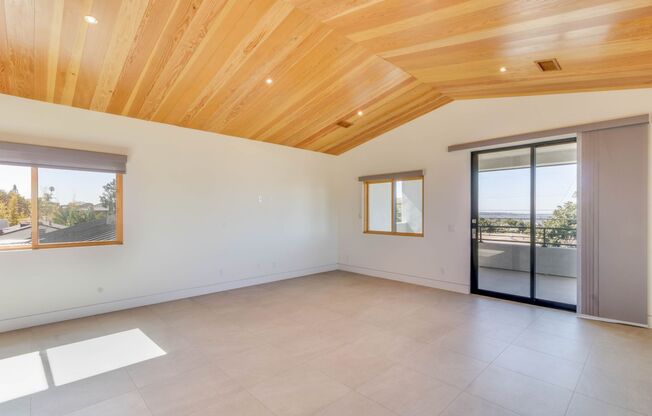 Ultra Luxury Guest House w/Private 200sf Balcony and Bay Views in Bay Park